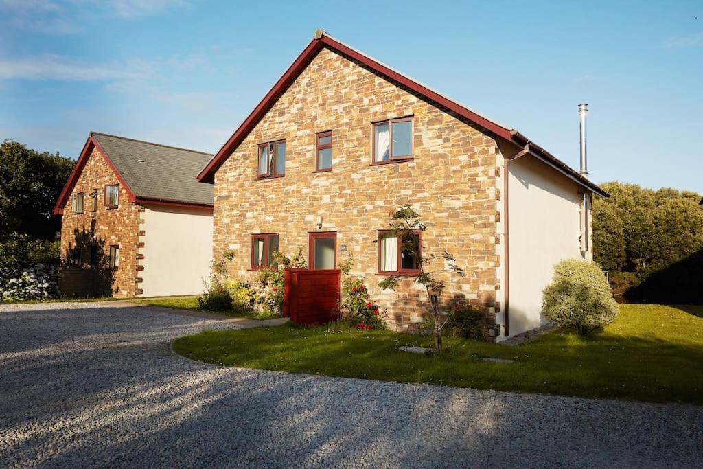 Kingfisher Hot Tub & Log Burner House On Premium Lakeside With Resort Facilities St Columb Major エクステリア 写真