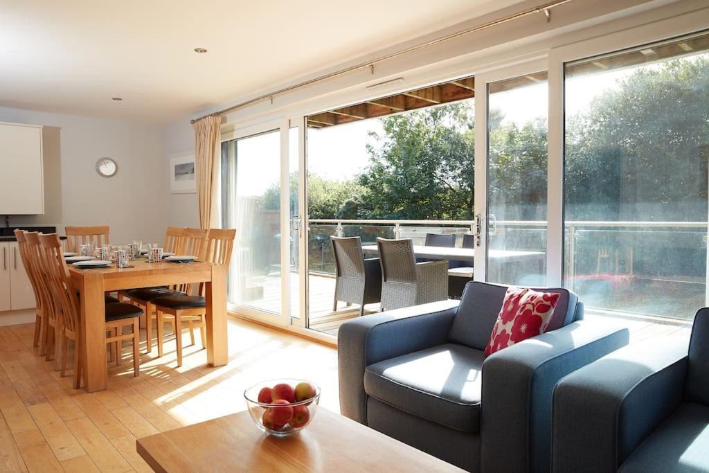 Kingfisher Hot Tub & Log Burner House On Premium Lakeside With Resort Facilities St Columb Major エクステリア 写真
