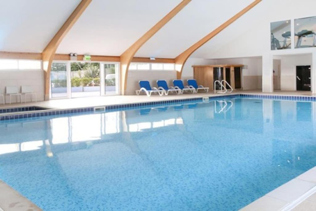 Kingfisher Hot Tub & Log Burner House On Premium Lakeside With Resort Facilities St Columb Major エクステリア 写真