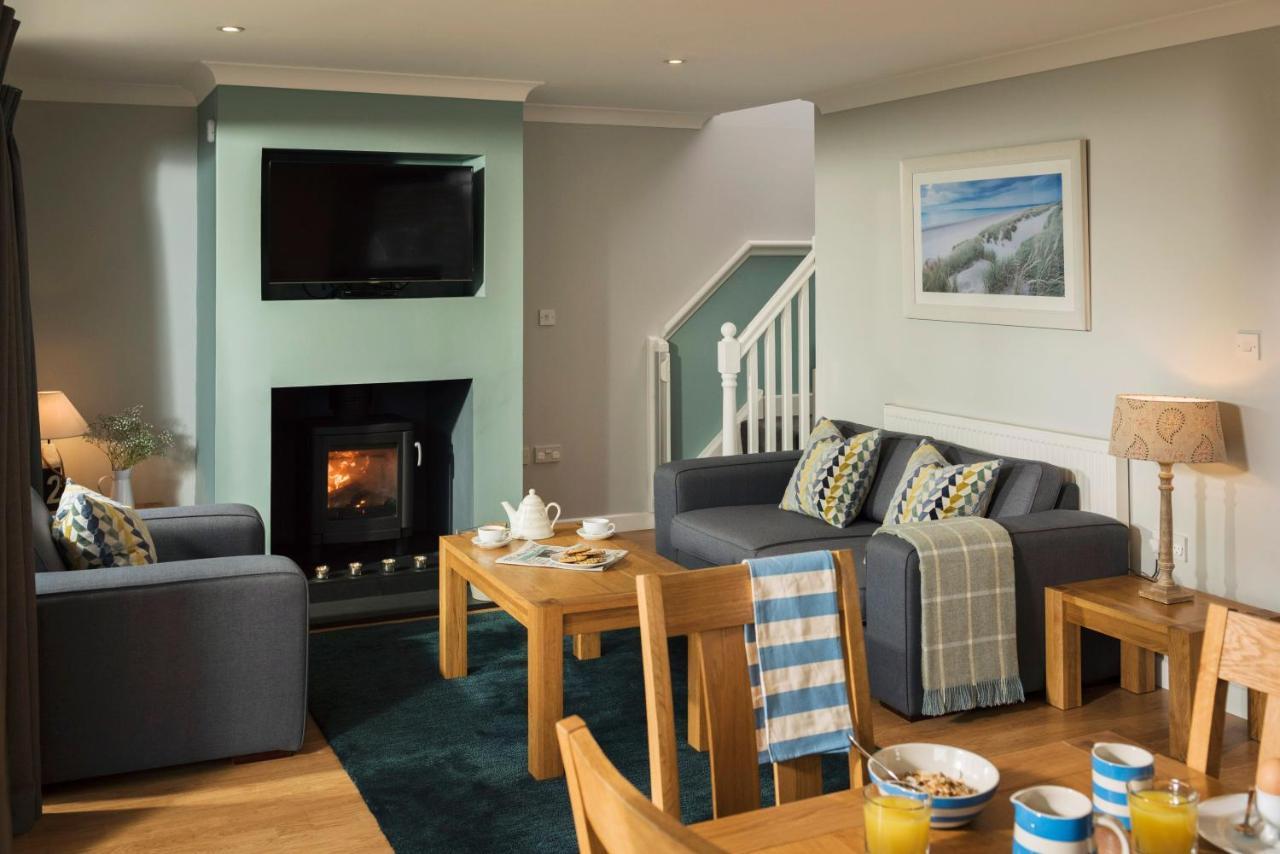 Kingfisher Hot Tub & Log Burner House On Premium Lakeside With Resort Facilities St Columb Major エクステリア 写真