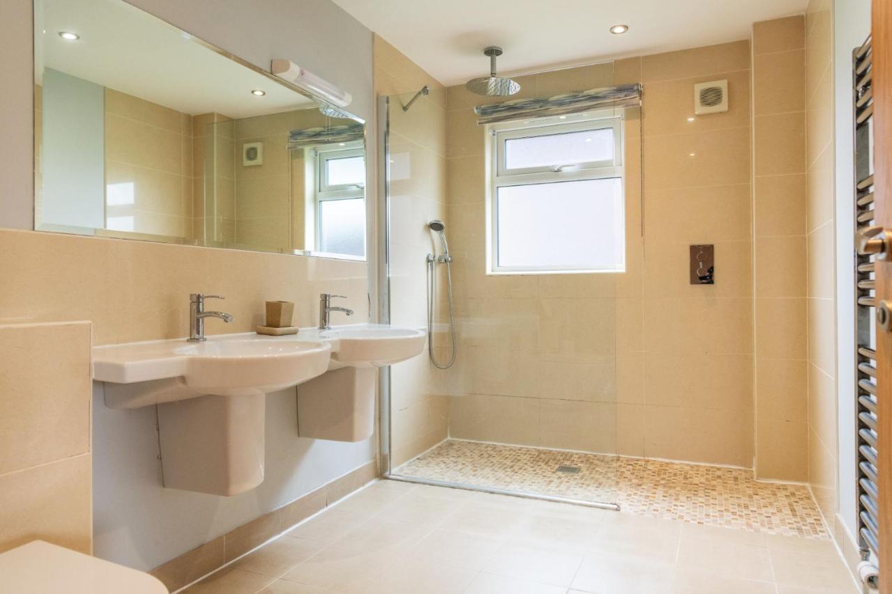 Kingfisher Hot Tub & Log Burner House On Premium Lakeside With Resort Facilities St Columb Major エクステリア 写真