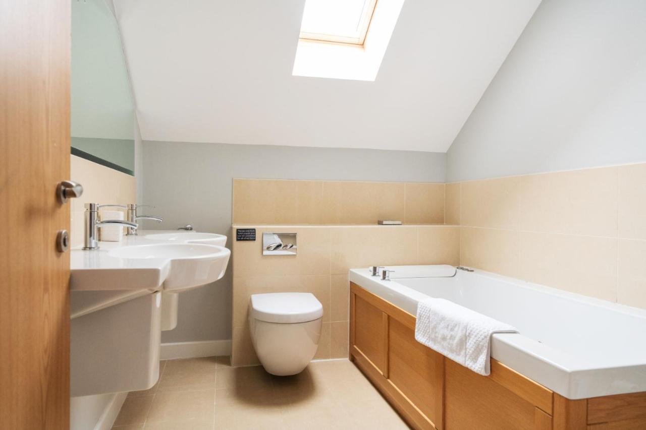 Kingfisher Hot Tub & Log Burner House On Premium Lakeside With Resort Facilities St Columb Major エクステリア 写真